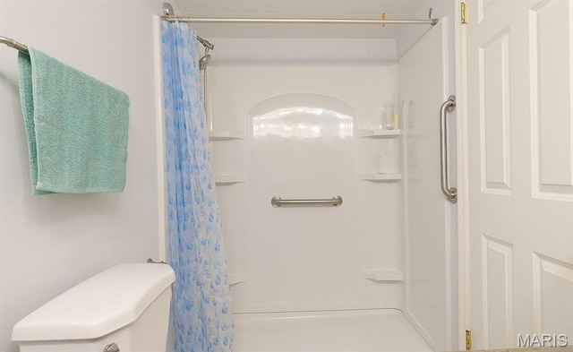 1669 Mayenne Ct Unit B, Mehlville, MO 63125 - bathroom with a shower with curtain and toilet