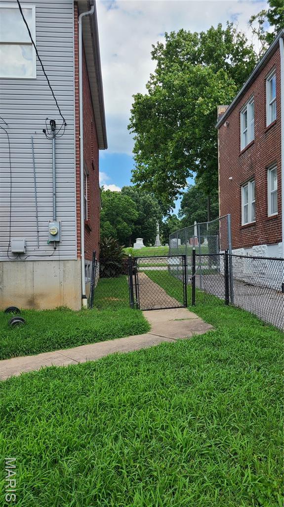 4916 W Florissant Ave, Saint Louis, MO 63115 - photo 26