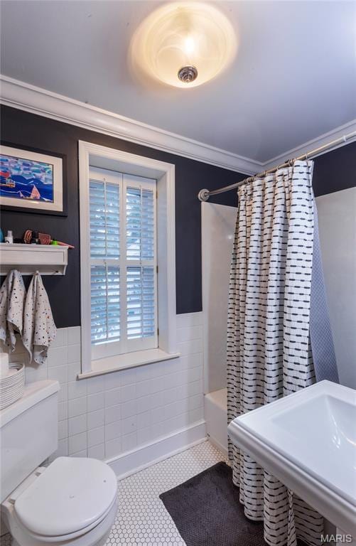 220 Orrick Ln, Kirkwood, MO 63122 - full bath featuring tile patterned floors, crown molding, tile walls, shower / bath combo with shower curtain, and a wainscoted wall