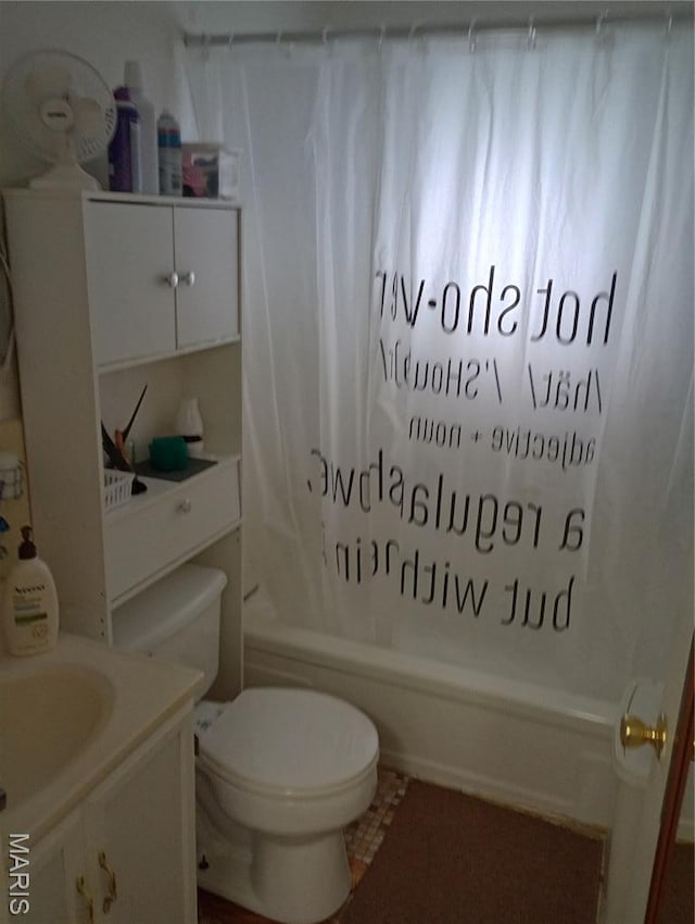 501 Carson Rd, Ferguson, MO 63135 - full bath featuring shower / bath combination with curtain and vanity