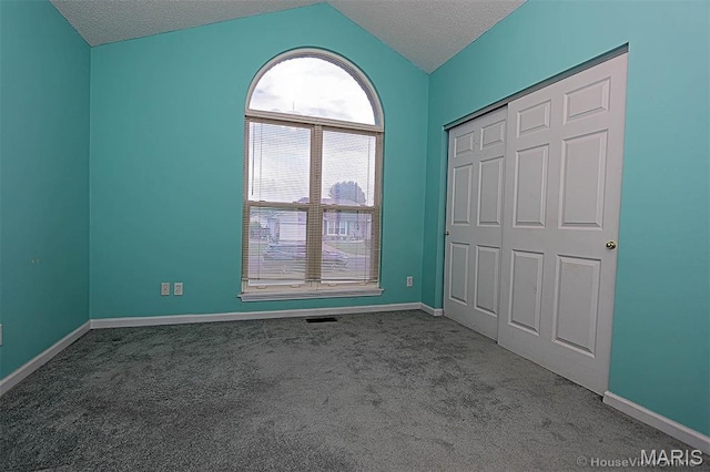 643 Woodgate St, Farmington, MO 63640 - unfurnished bedroom featuring carpet flooring, lofted ceiling, a textured ceiling, and a closet