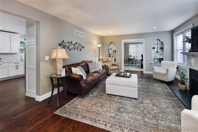 728 Yale Ave, Saint Louis, MO 63130 - living room featuring dark wood-type flooring, a fireplace with flush hearth, and recessed lighting