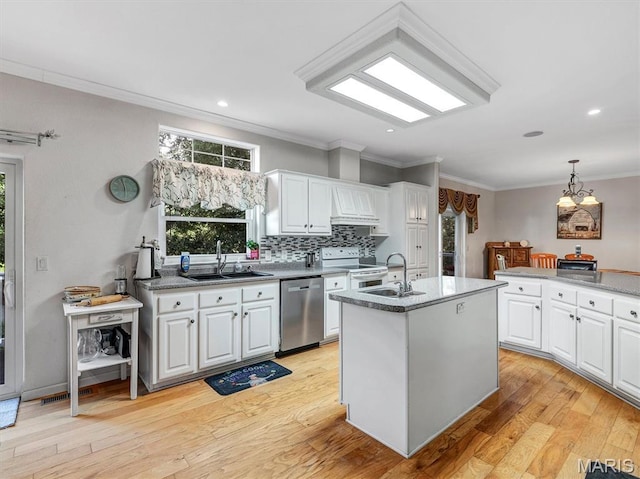 394 Sunset Echo Rd, Union, MO 63084 - kitchen featuring stainless steel dishwasher, crown molding, an island with sink, healthy amount of natural light, and recessed lighting
