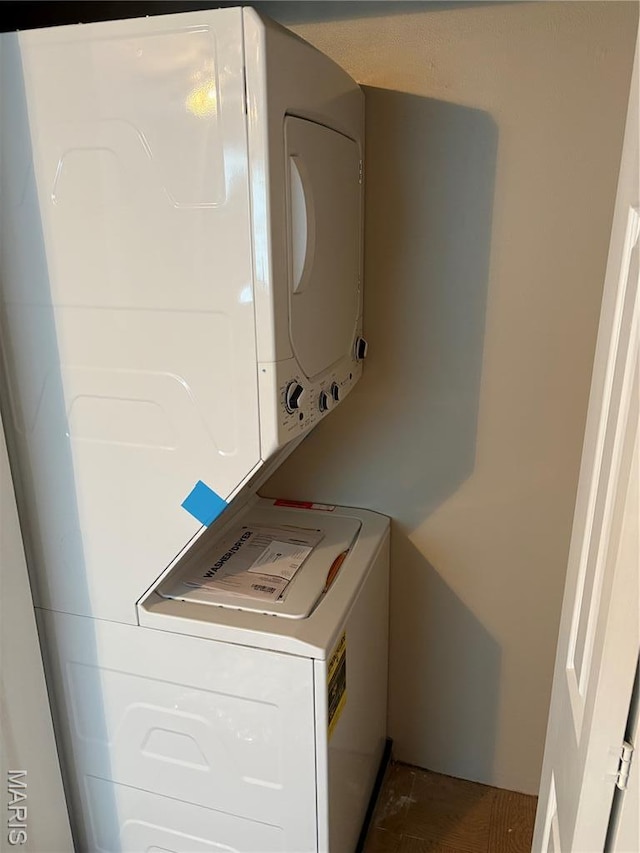 10335 Forest Brook Ln Unit C, Creve Coeur, MO 63146 - laundry area with stacked washer and clothes dryer
