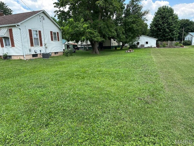 203 E Jenkins St, Steeleville, IL 62288 - view of yard
