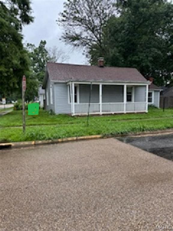 319 S Saint Clair St, Lebanon, IL 62254 - view of front of house with covered porch and a front lawn