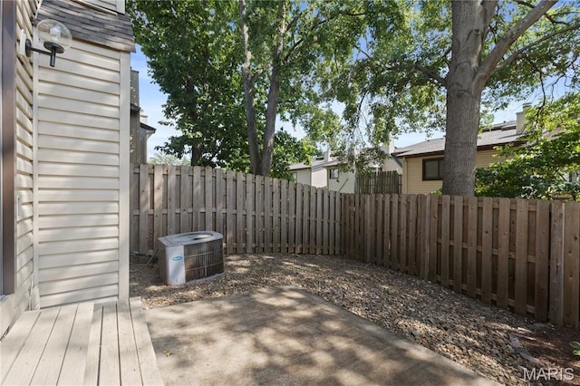 11724 Russet Meadow Dr, Creve Coeur Township, MO 63146 - wooden terrace featuring a fenced backyard and a patio area