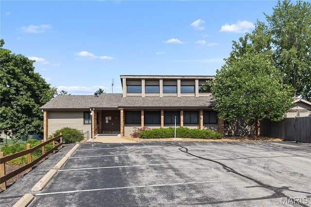 11724 Russet Meadow Dr, Creve Coeur Township, MO 63146 - mid-century home with uncovered parking and roof with shingles