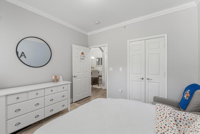 27 Kassebaum Ln Unit 302, Mehlville, MO 63129 - bedroom featuring crown molding, a closet, wood finished floors, and arched walkways