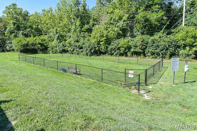 27 Kassebaum Ln Unit 302, Mehlville, MO 63129 - view of yard featuring a dog friendly area