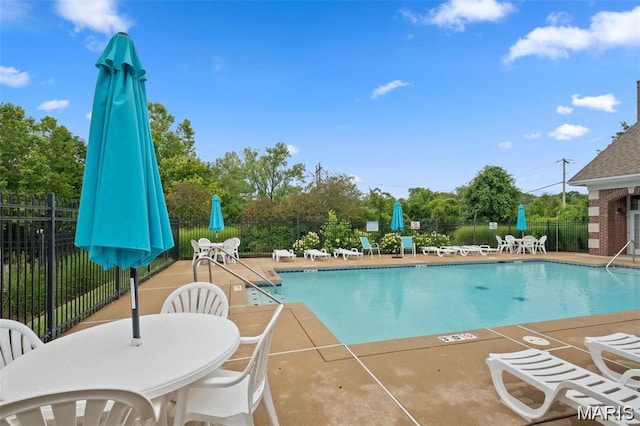 27 Kassebaum Ln Unit 302, Mehlville, MO 63129 - community pool featuring a patio