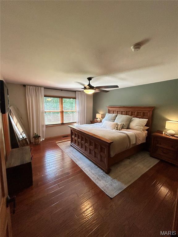 5156 Mccallister Rd, Gerald, MO 63037 - bedroom featuring dark wood-style floors and a ceiling fan