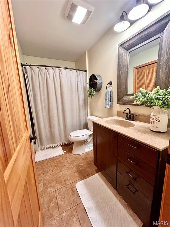 5156 Mccallister Rd, Gerald, MO 63037 - bathroom featuring vanity and a shower with shower curtain