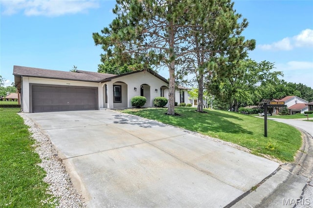 904 Ampere Pl, Lake St Louis, MO 63367 - ranch-style house featuring an attached garage, driveway, stucco siding, and a front yard