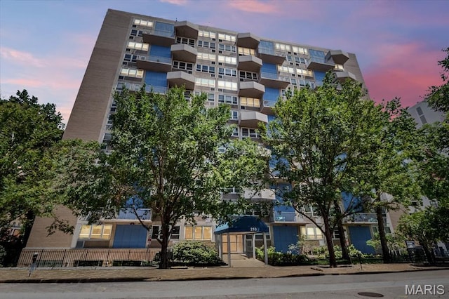 210 N 17th St Unit 1005, Saint Louis, MO 63103 - property at dusk featuring a view of apartment building / complex
