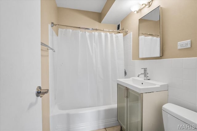 210 N 17th St Unit 1005, Saint Louis, MO 63103 - bathroom with shower / tub combo with curtain, tile walls, vanity, and wainscoting