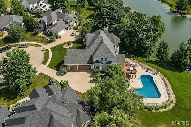 2314 Longest Dr, Wentzville, MO 63385 - aerial view of a pool area and a nearby body of water