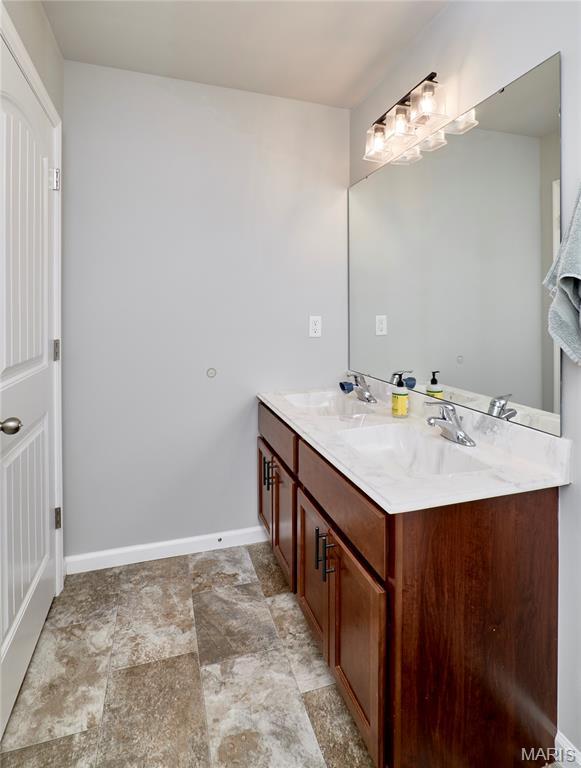 323 Laredo Ln, Moscow Mills, MO 63362
