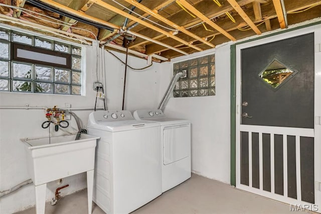 2733 Hermitage Ave, Saint Louis, MO 63143 - laundry area featuring washing machine and dryer