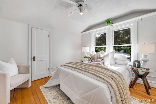 2733 Hermitage Ave, Saint Louis, MO 63143 - bedroom featuring lofted ceiling, light wood-style floors, a textured ceiling, and a ceiling fan