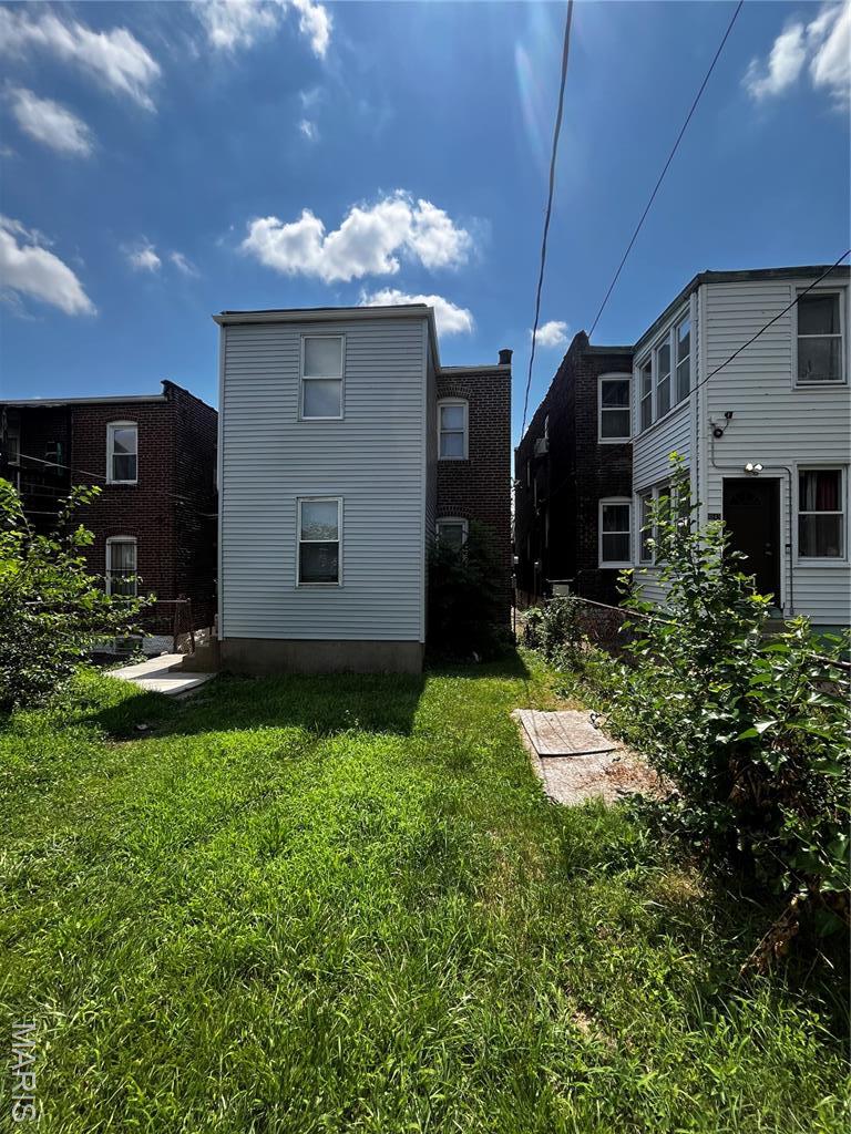 4045 Shreve Ave, Saint Louis, MO 63115 - rear view of house with a yard