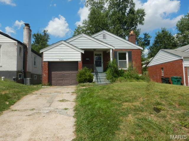 7421 Hillsdale Dr, Saint Louis, MO 63121 - photo 1