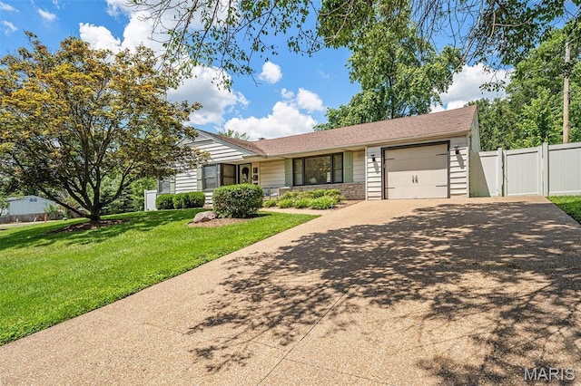 107 Huntleigh Dr, Kirkwood, MO 63122 - single story home featuring concrete driveway, an attached garage, and a gate