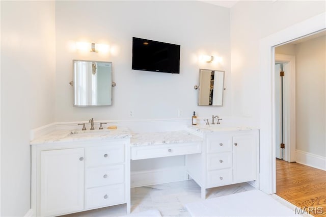 4365 Forest Park Ave, Saint Louis, MO 63108 - full bath with double vanity