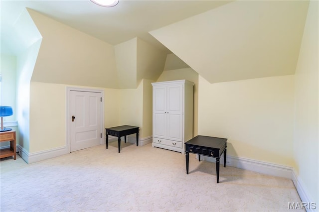 4365 Forest Park Ave, Saint Louis, MO 63108 - bonus room featuring light carpet and lofted ceiling