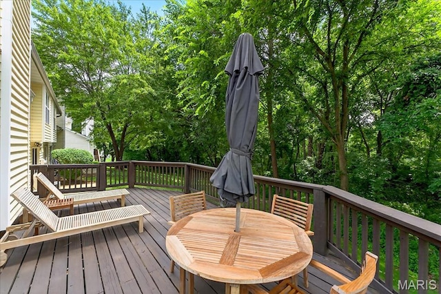 1909 King Arthur Ct, Saint Louis, MO 63146 - view of wooden deck