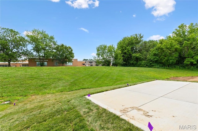 522 Dove Dr, Saint Charles, MO 63301 - view of green lawn featuring a patio
