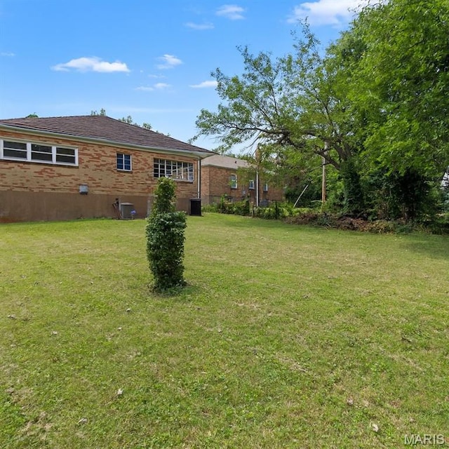 7637 Lynn Ave, University City, MO 63130 - view of green lawn