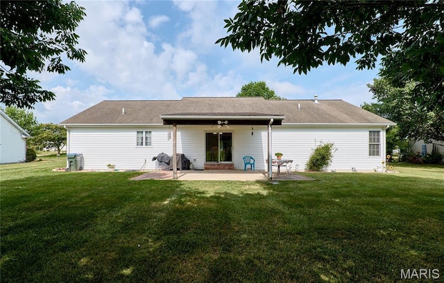4605 Fountain Brook Dr, Waterloo, IL 62298 - rear view of property featuring a patio and a yard