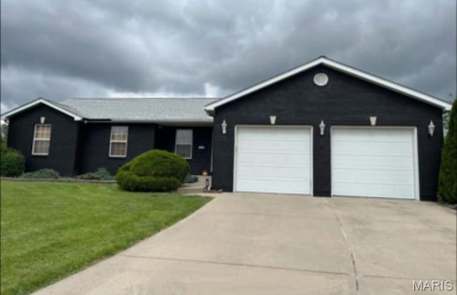 130 Regency Pl, Millstadt, IL 62260 - ranch-style house with driveway, a front lawn, and an attached garage