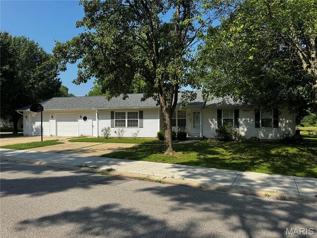 1215 Butternut Dr, Greenville, IL 62246 - photo 2