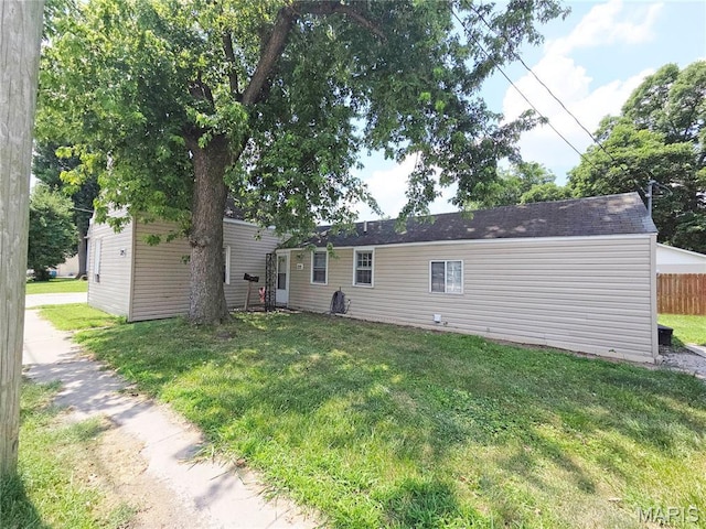 215 S Jefferson St, Mascoutah, IL 62258 - back of house