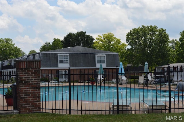 1726 Mayenne Ct, Saint Louis, MO 63125 - view of community pool