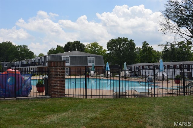 1726 Mayenne Ct, Saint Louis, MO 63125 - view of community pool