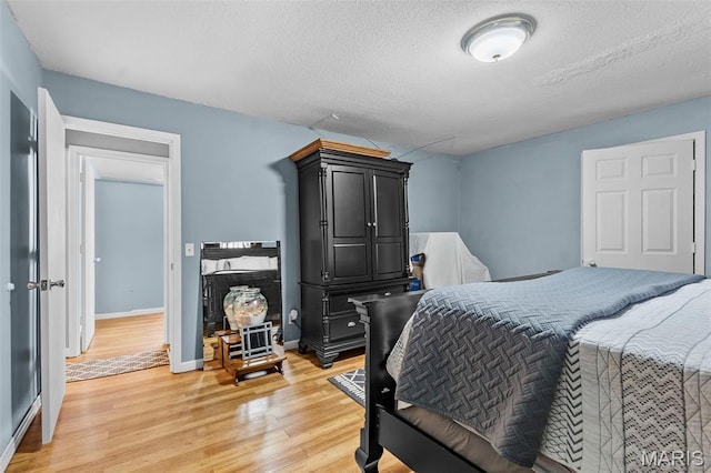 5748 State Highway 25, Cape Girardeau, MO 63701 - bedroom featuring light wood-style floors and a textured ceiling
