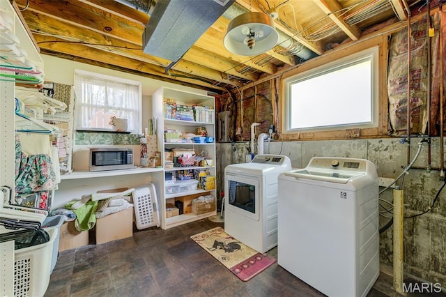 6 Barkwood Ct, Saint Peters, MO 63376 - laundry room with washer and clothes dryer