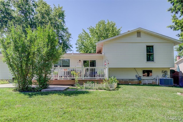6 Barkwood Ct, Saint Peters, MO 63376 - back of property with a lawn and a deck