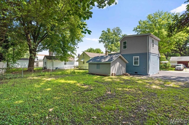 207 N 13th St, Belleville, IL 62220 - view of yard with an outbuilding