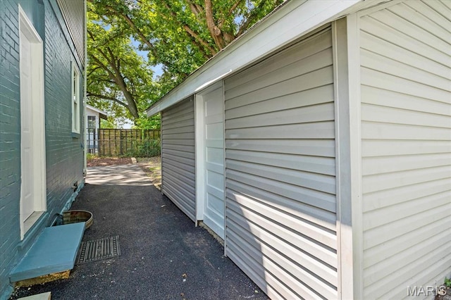 207 N 13th St, Belleville, IL 62220 - view of side of home