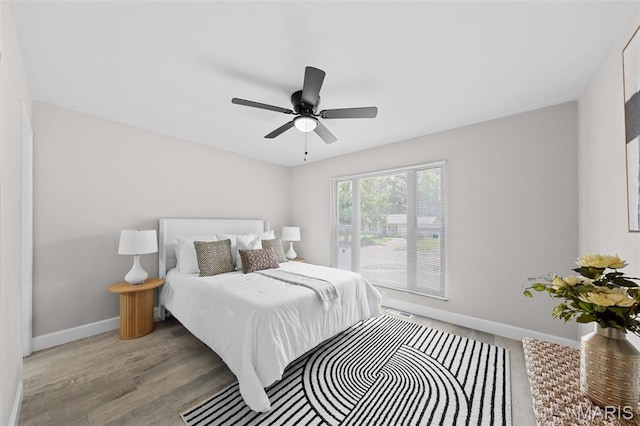 6781 Lesli Mari Ct, Florissant, MO 63033 - bedroom featuring baseboards and a ceiling fan