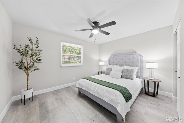 6781 Lesli Mari Ct, Florissant, MO 63033 - bedroom with wood finished floors and a ceiling fan
