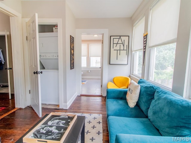 6454 Virginia Ave, Saint Louis, MO 63111 - living room featuring stacked washer / dryer and wood finished floors