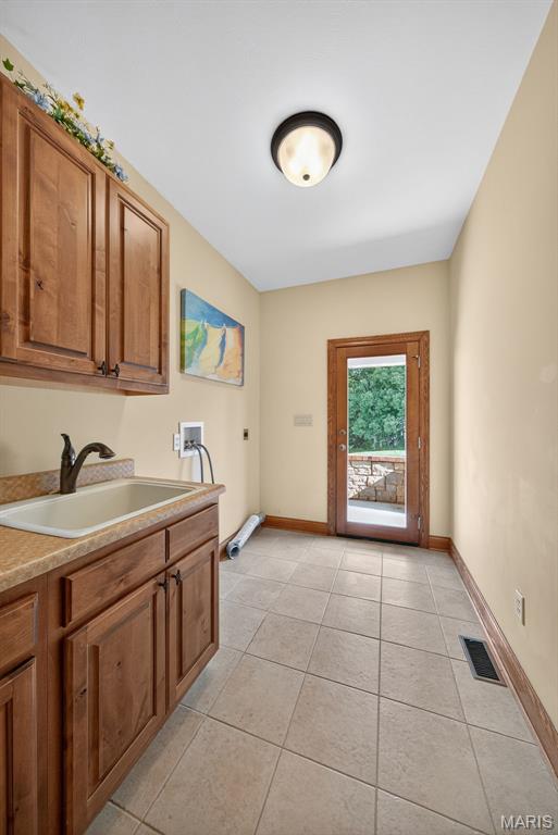 1058 Fox Run Rd, Elsberry, MO 63343