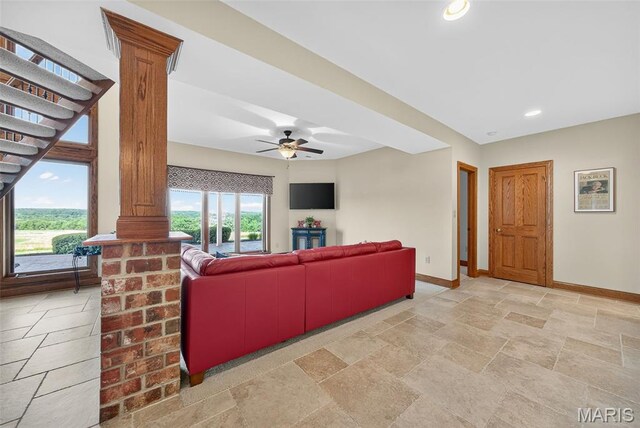 1058 Fox Run Rd, Elsberry, MO 63343