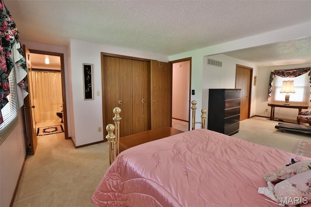 613 N W St, Raymond, IL 62560 - bedroom with light colored carpet and a textured ceiling