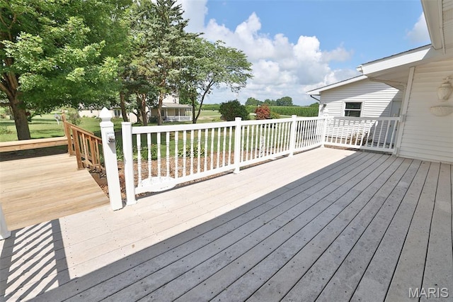 613 N W St, Raymond, IL 62560 - view of deck